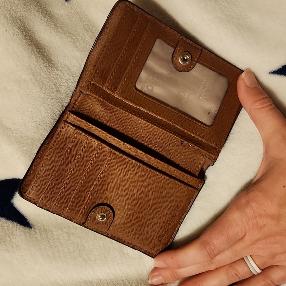 New Michael Kors Wallet - Picture 2 of 3